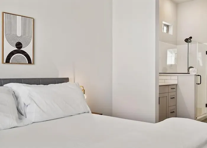 Fresh Modern In With Pool,bbq Apartment *