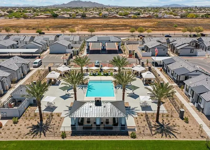 Fresh Modern In With Pool,bbq