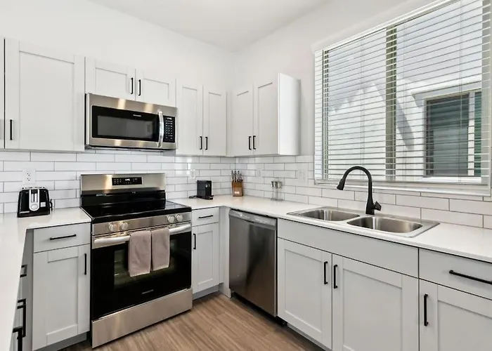 Apartment Fresh Modern In With Pool,bbq