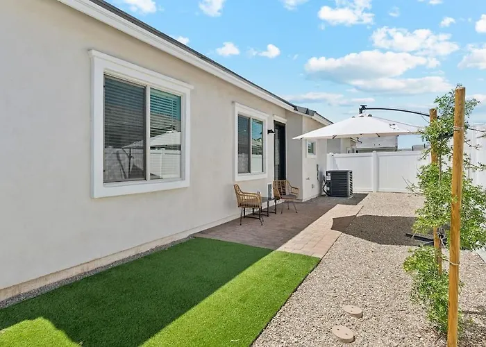 Fresh Modern In With Pool,bbq