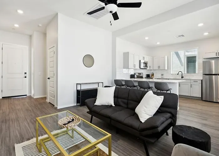 Fresh Modern In With Pool,bbq Apartment
