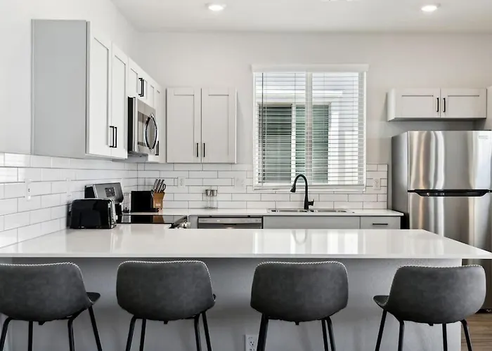 Fresh Modern In With Pool,bbq Apartment *