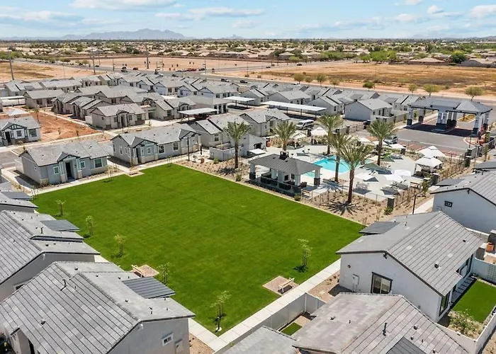 Fresh Modern In With Pool,bbq Apartment
